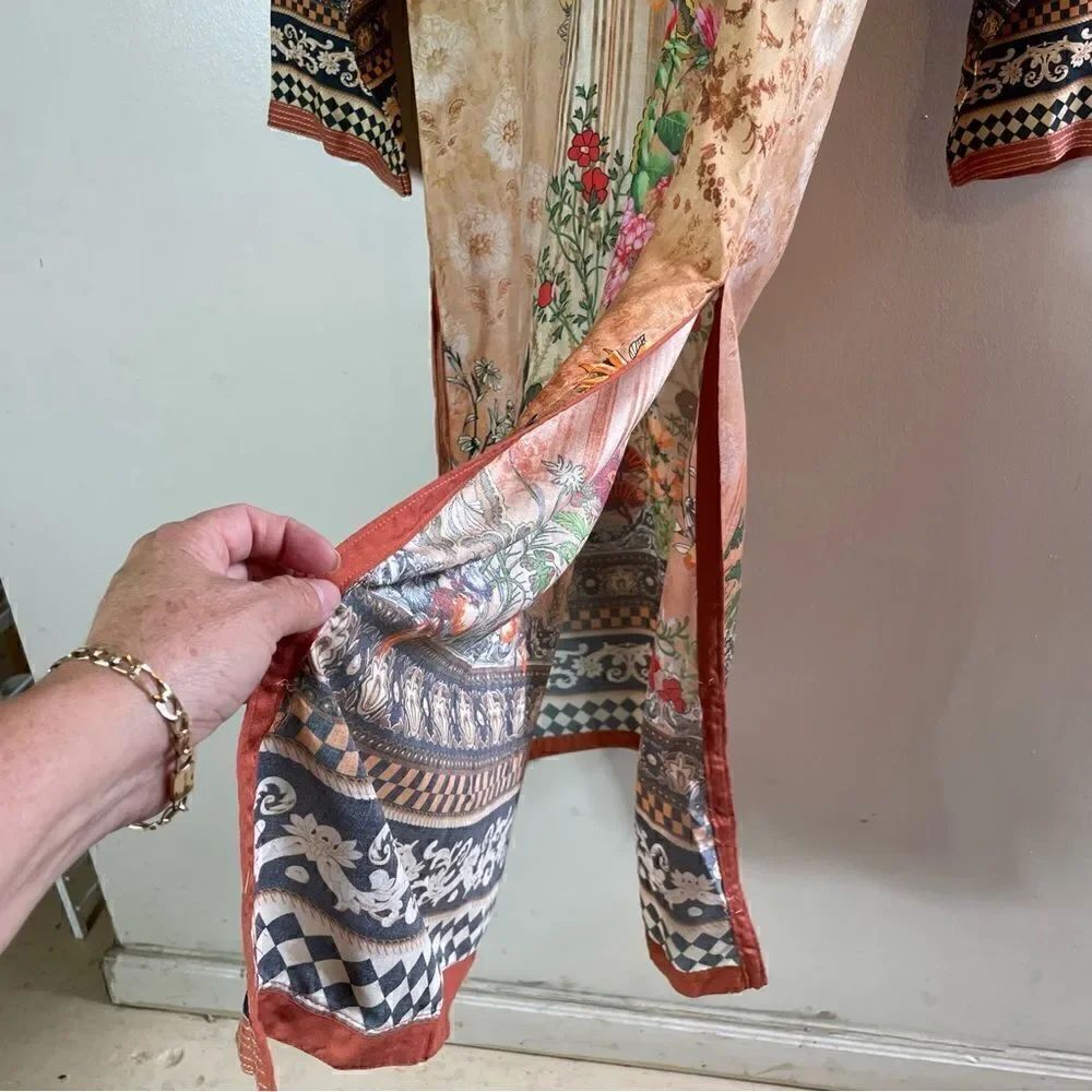 Chandrabindu Tunic - Picture 5 of 7
